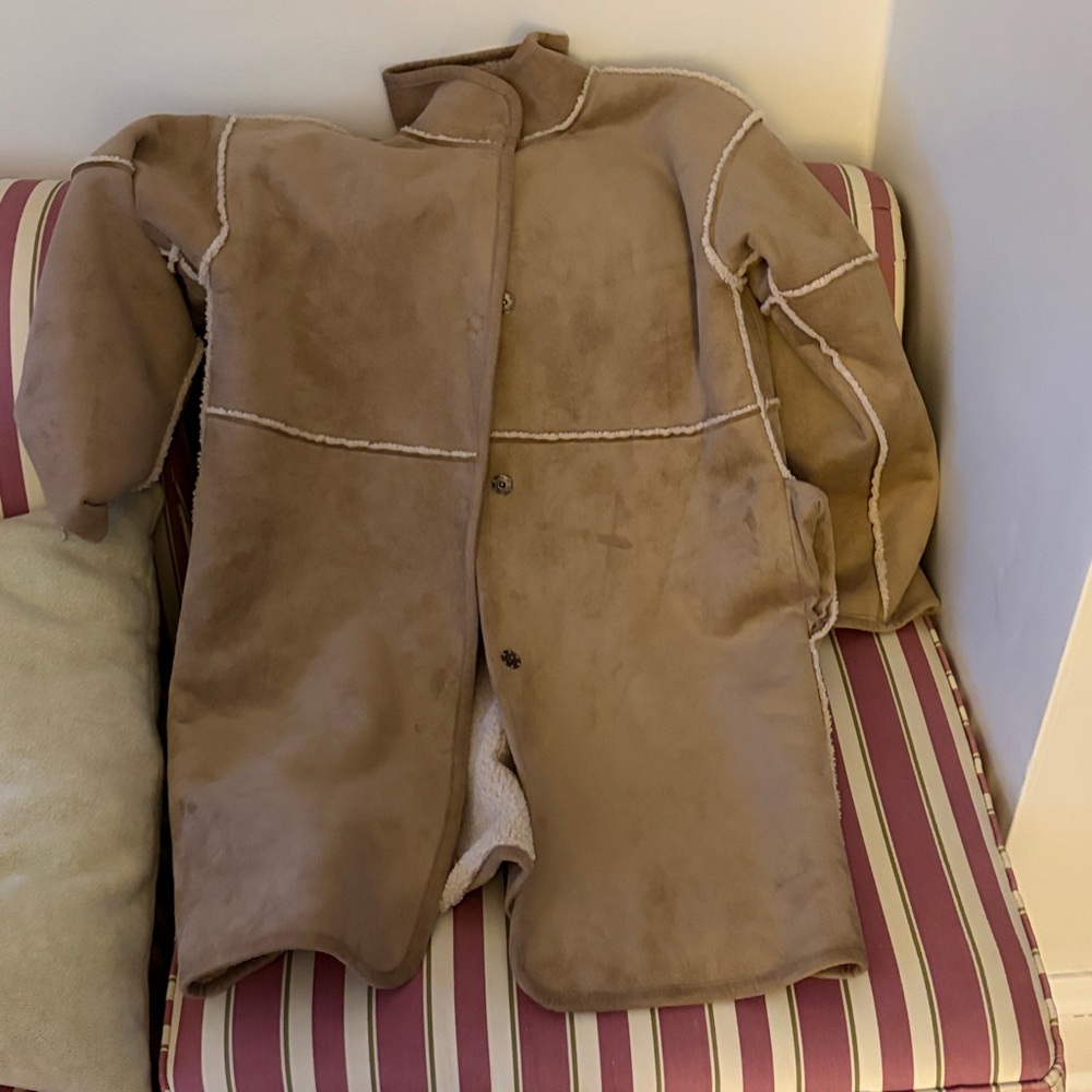 Velvet Cara  Beige reversible Teddy Jacket in sand - Picture 9 of 10